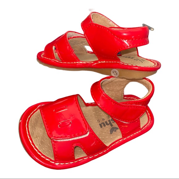 MOOSHU Squeak Train Red Patten Sandals Toddlers 5 - Picture 8 of 10